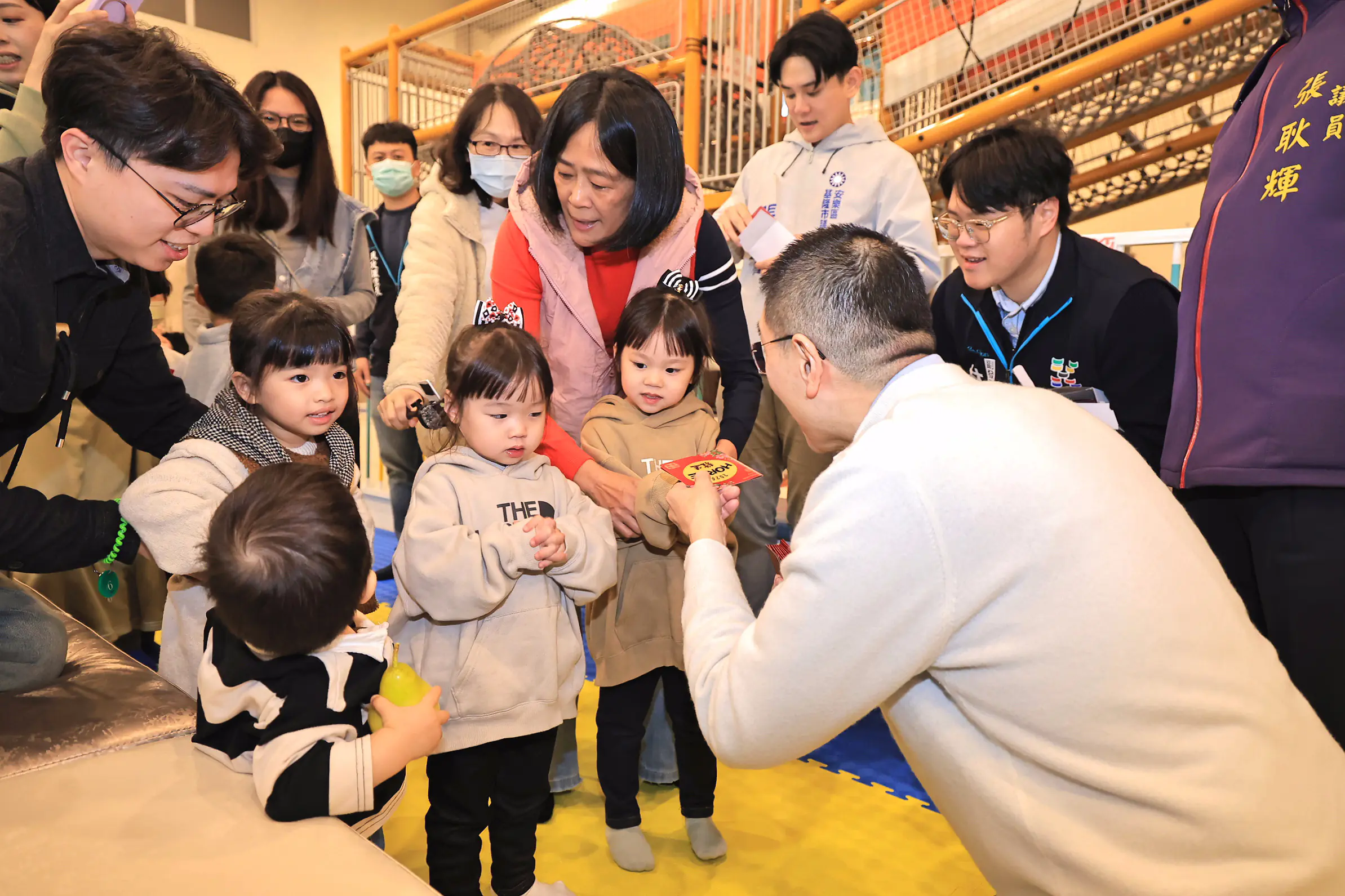 基隆室內兒童樂園突破50萬人次 謝國樑初四與孩同樂慰勉第一線人員 基隆室內兒童樂園突破50萬人次 謝國樑初四與孩同樂慰勉第一線人員