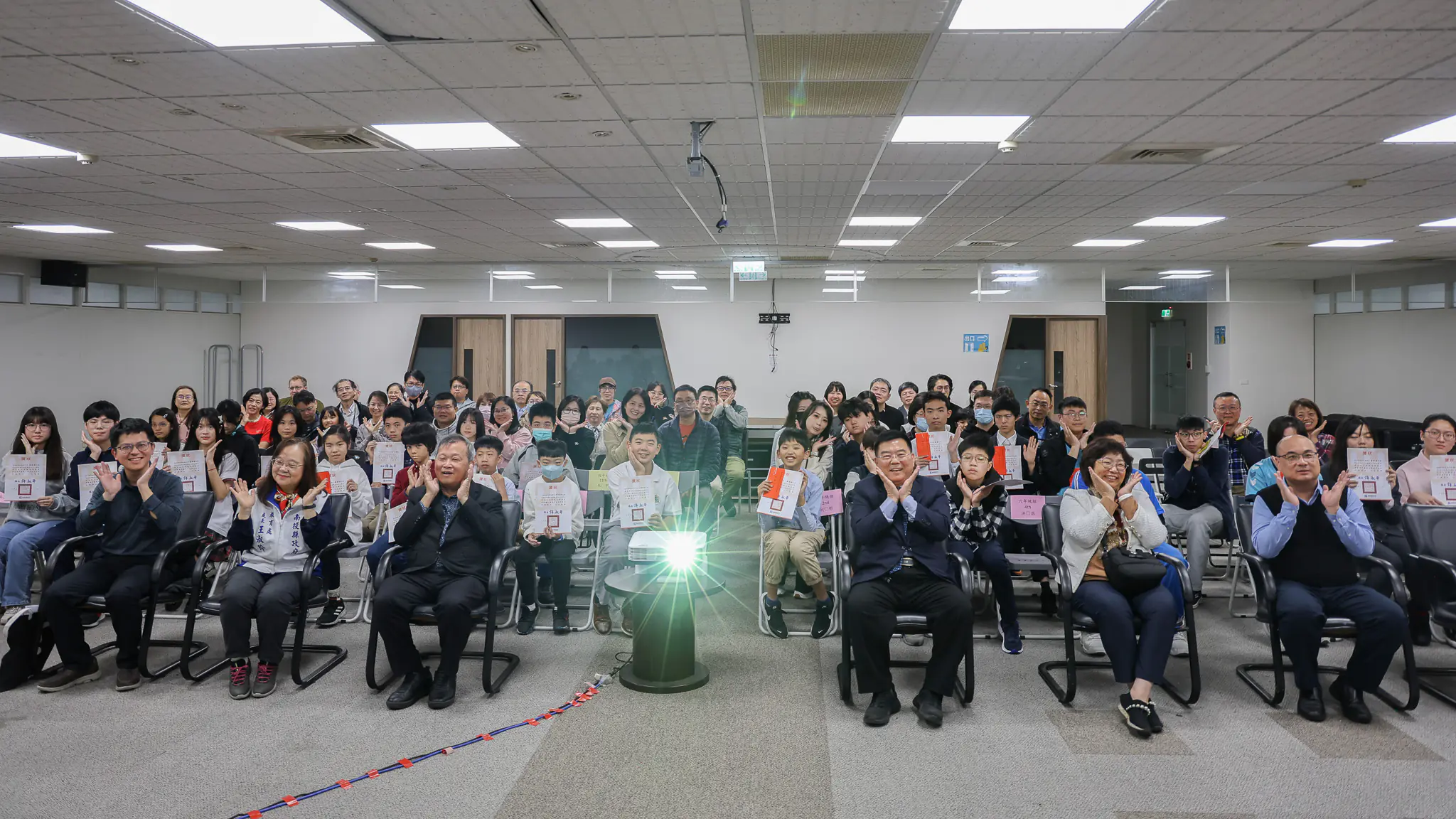 南投縣第四屆縣長盃中小學英文能力測驗比賽頒獎 副縣長王瑞德勉勵學子紮根本土放眼世界 南投縣第四屆縣長盃中小學英文能力測驗比賽頒獎 副縣長王瑞德勉勵學子紮根本土放眼世界