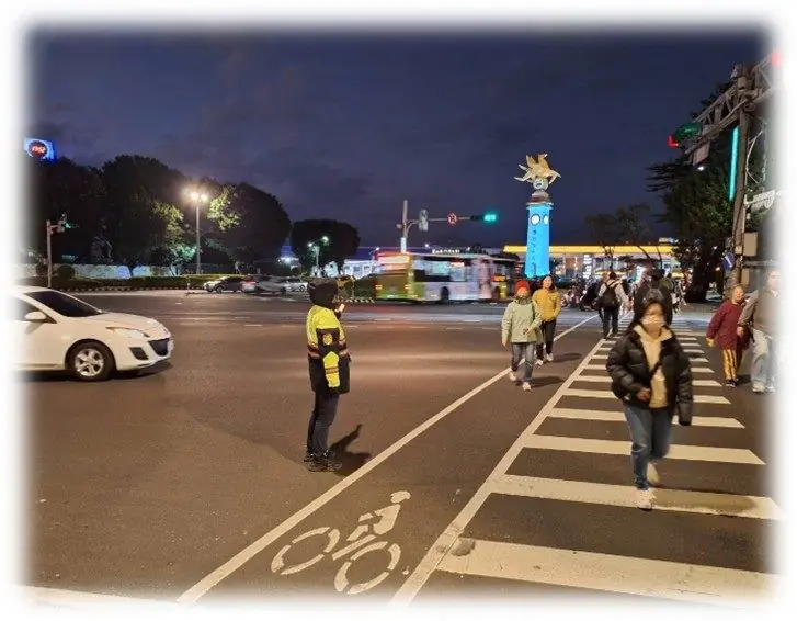 金馬賀歲迎新春 交通順暢喜迎春 松山警守護春節交安 金馬賀歲迎新春 交通順暢喜迎春 松山警守護春節交安