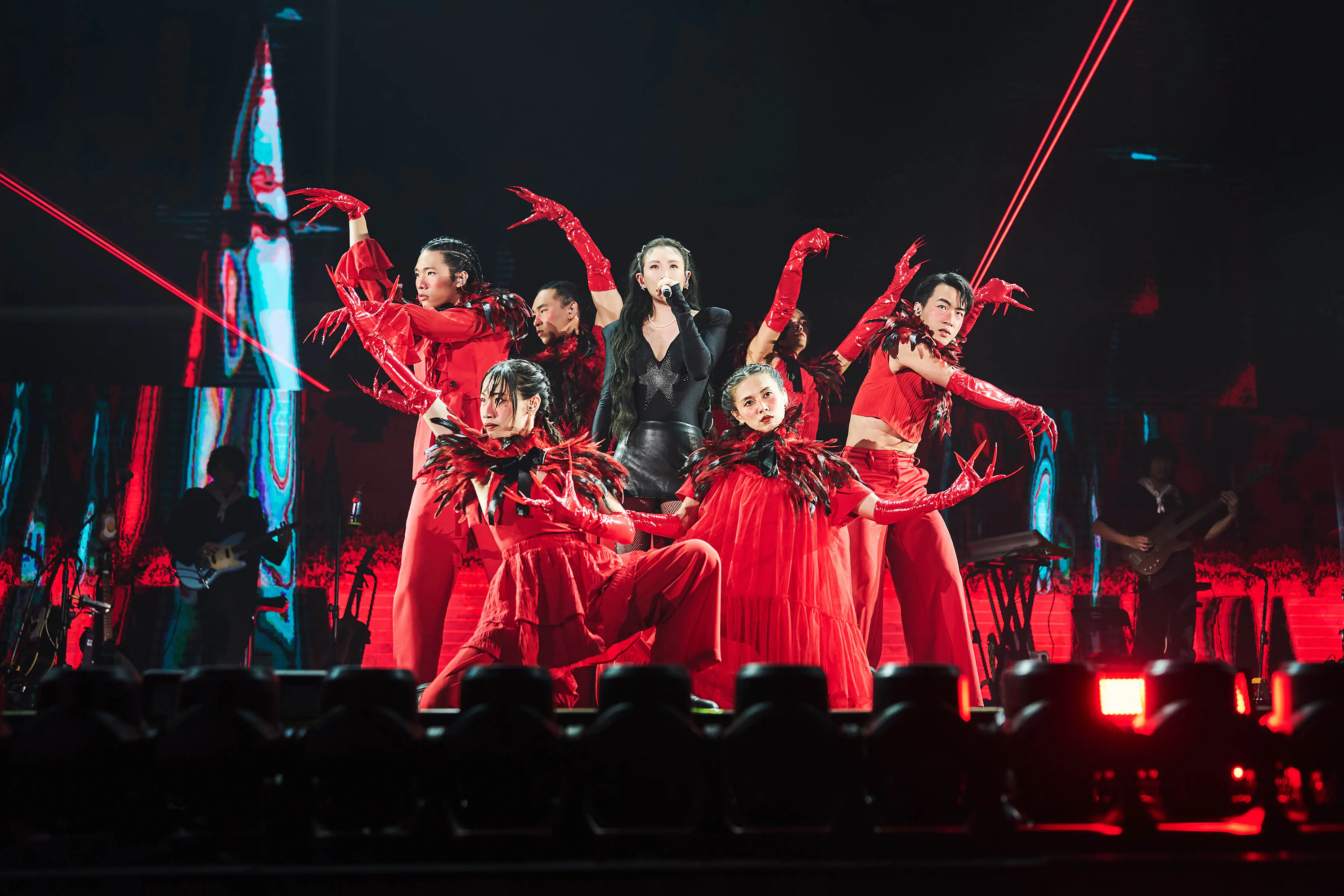 魏如萱懸空躺唱 從天而降五度攻蛋 魏如萱懸空躺唱 從天而降五度攻蛋