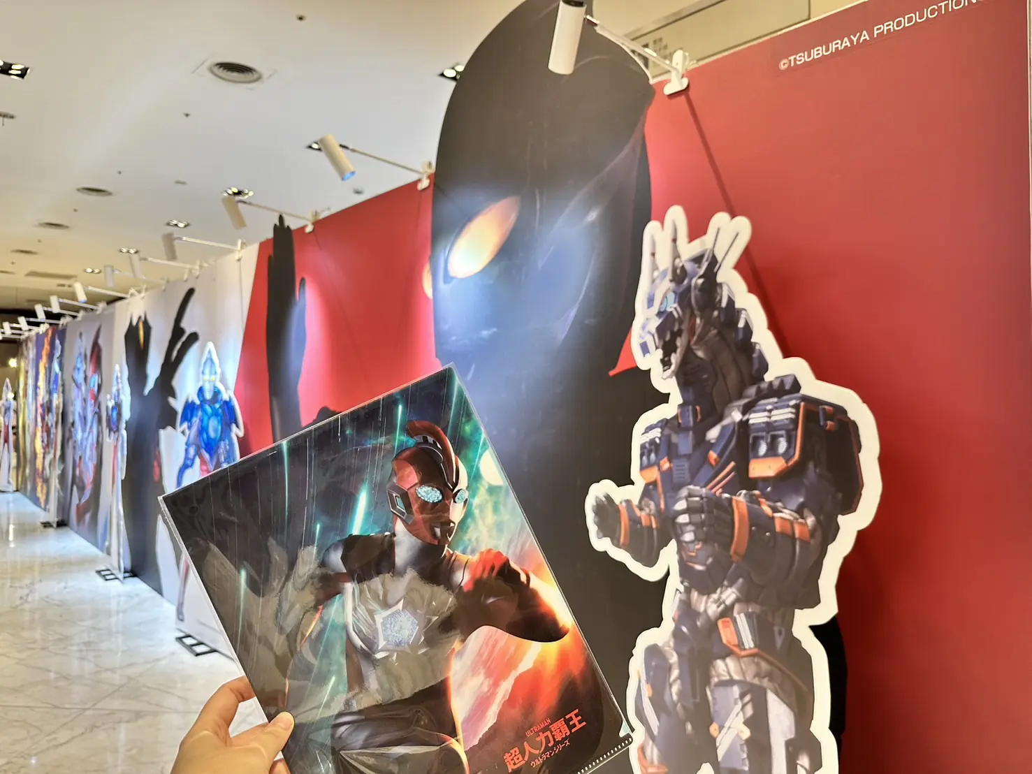 「即日起-3/1《超人力霸王》卡牌遊戲限定快閃店」 結合市府「高雄冬日遊樂園」城市英雄IP商機 搶攻寒假親子商機 「即日起-3/1《超人力霸王》卡牌遊戲限定快閃店」 結合市府「高雄冬日遊樂園」城市英雄IP商機 搶攻寒假親子商機