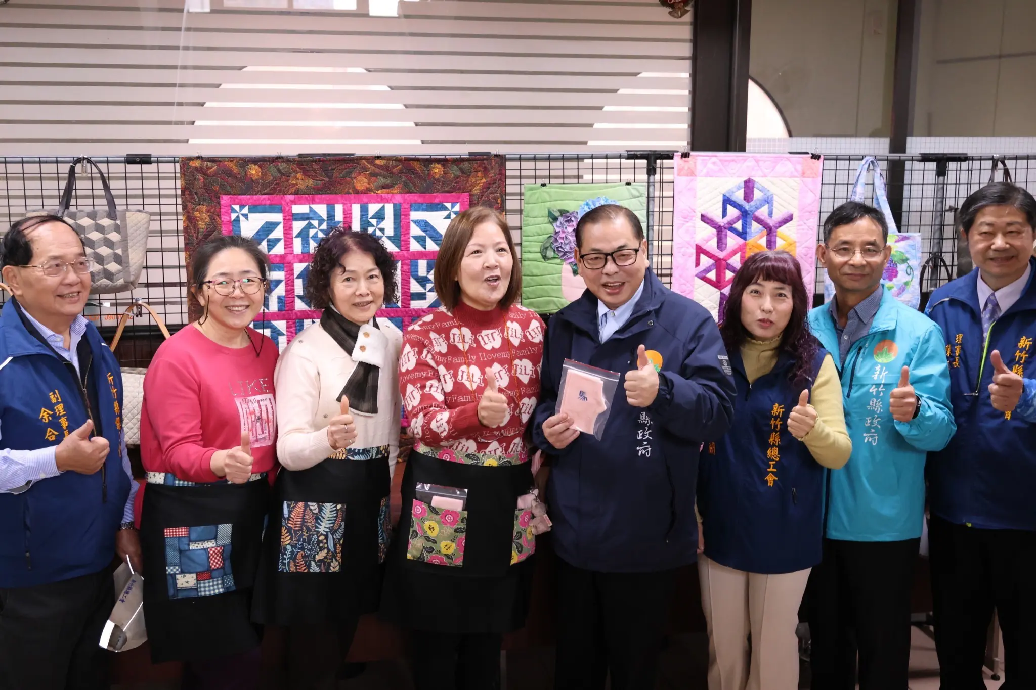 竹縣平均薪資5.7萬超車北市 陳見賢揮毫「宜居竹縣」 竹縣平均薪資5.7萬超車北市 陳見賢揮毫「宜居竹縣」