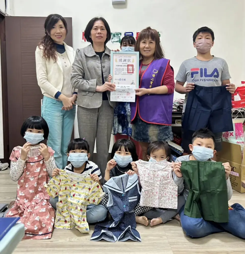 高女監作業科「縫紉班」手作童裝歲末送暖 啟發女性特質守護弱勢兒童 高女監作業科「縫紉班」手作童裝歲末送暖 啟發女性特質守護弱勢兒童