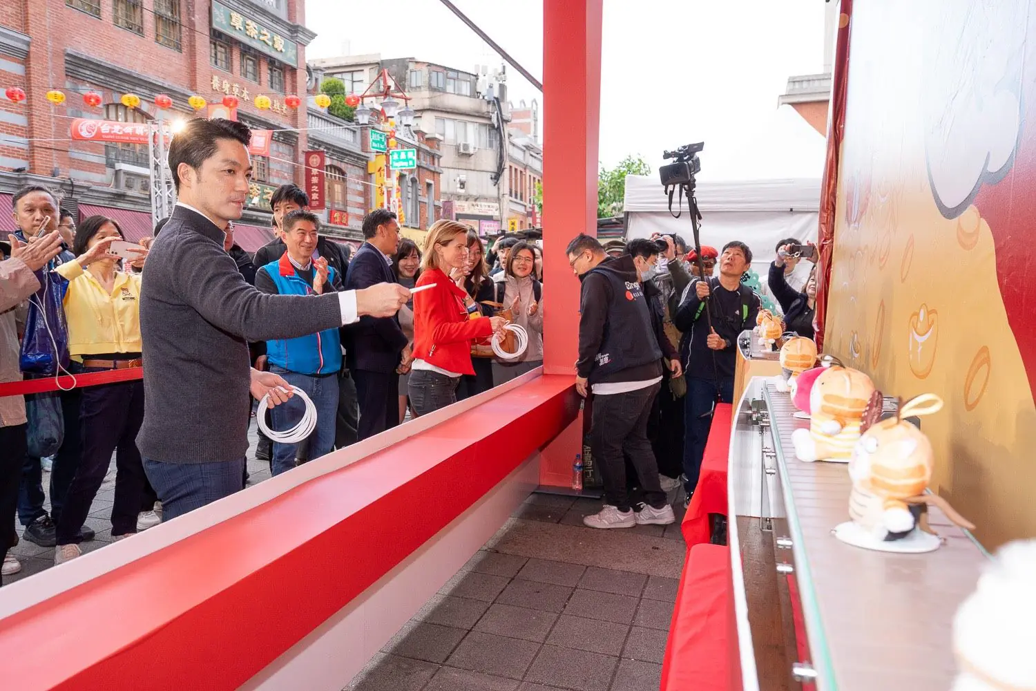 蔣萬安宣布年貨大街開跑 盛讚迪化街是臺北城市名片 蔣萬安宣布年貨大街開跑 盛讚迪化街是臺北城市名片