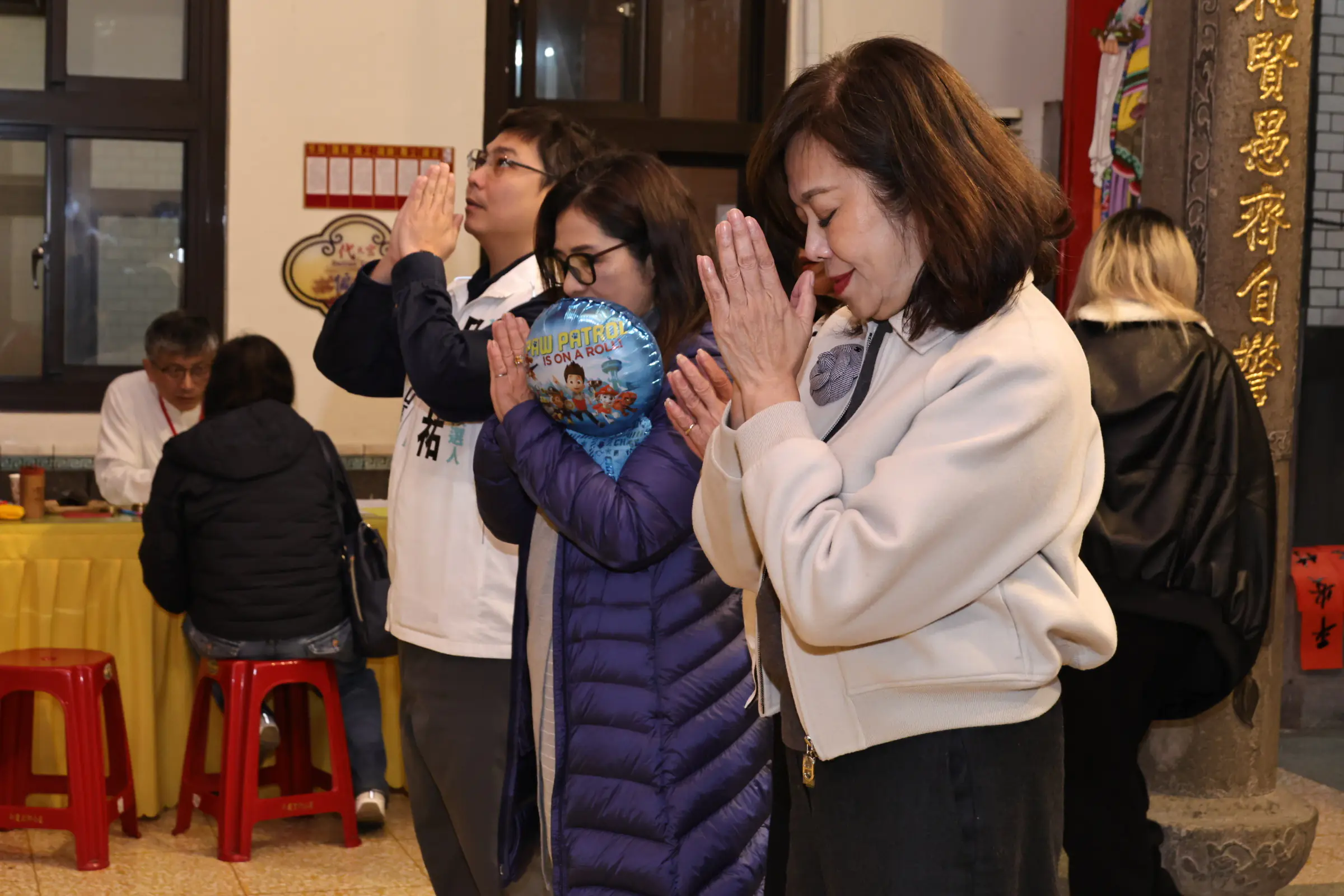 大竿林代天宮春聯揮毫迎新春 邱佩琳與基市府團隊送祝福賀新年 大竿林代天宮春聯揮毫迎新春 邱佩琳與基市府團隊送祝福賀新年