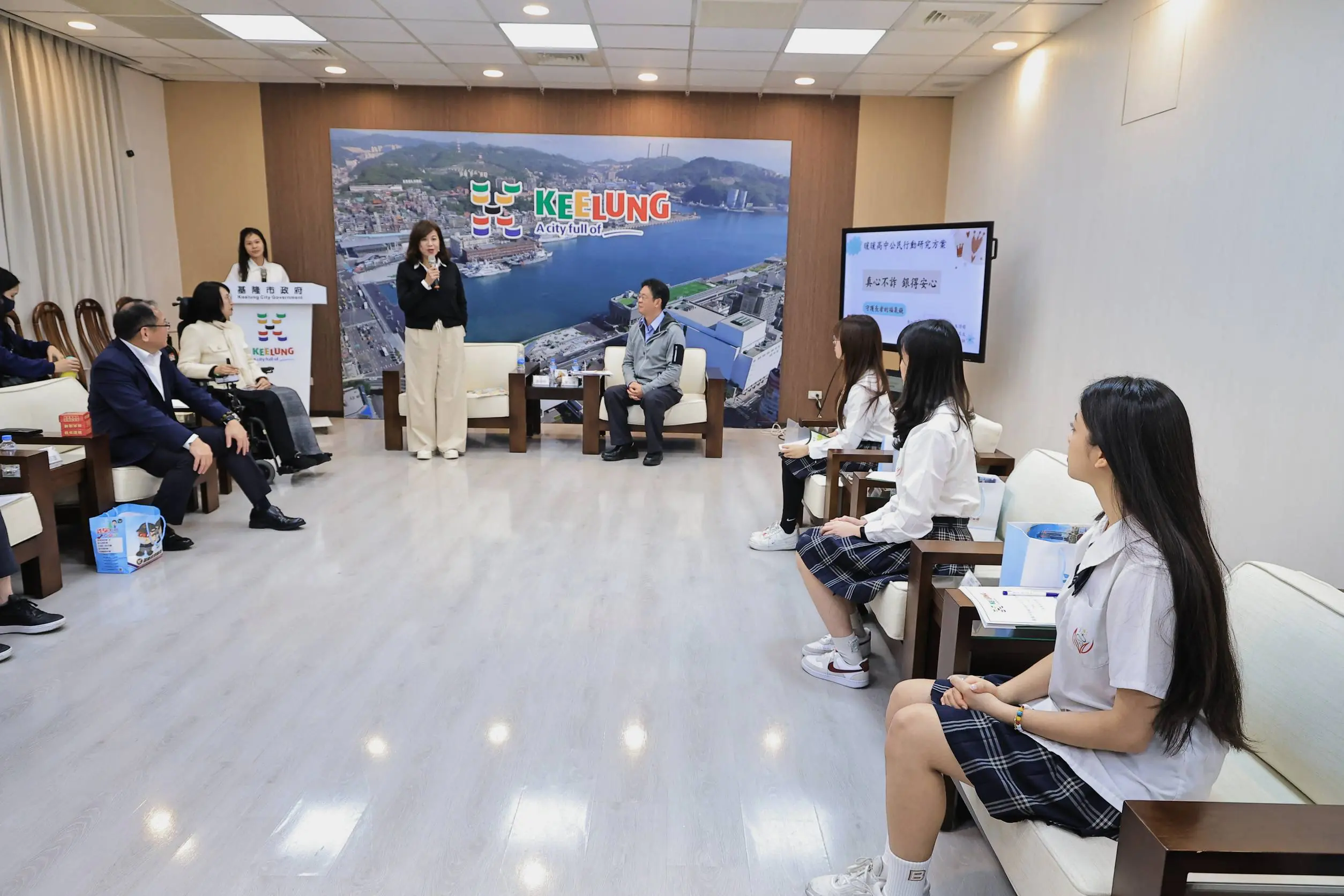 基市府與高中生對談高齡政策與防詐 跨世代攜手打造安心港都 基市府與高中生對談高齡政策與防詐 跨世代攜手打造安心港都