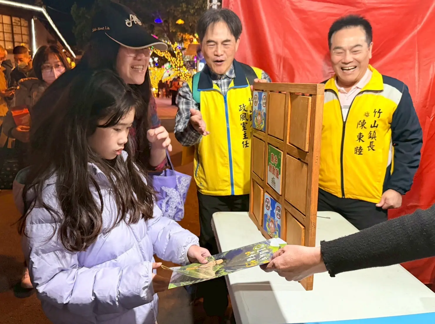 竹山竹藝燈會人潮不斷　公所結合廉政宣導與民同樂