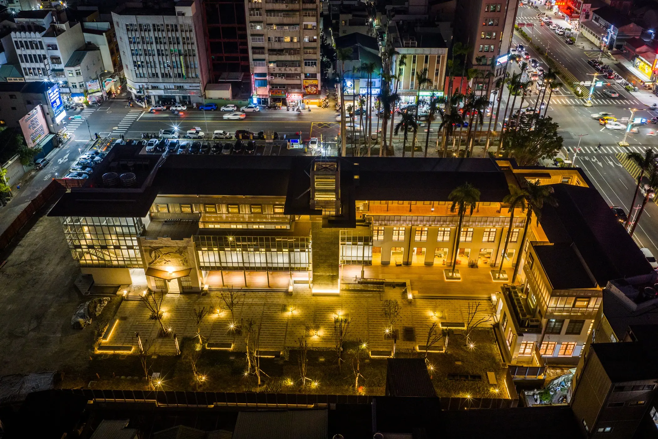 走過一甲子!舊嘉義市公所風華再現 除夕點燈亮相 走過一甲子!舊嘉義市公所風華再現 除夕點燈亮相