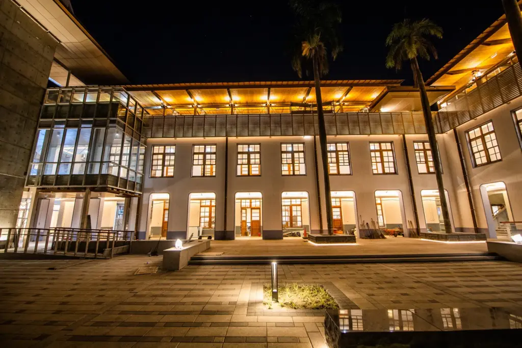 走過一甲子!舊嘉義市公所風華再現 除夕點燈亮相 走過一甲子!舊嘉義市公所風華再現 除夕點燈亮相