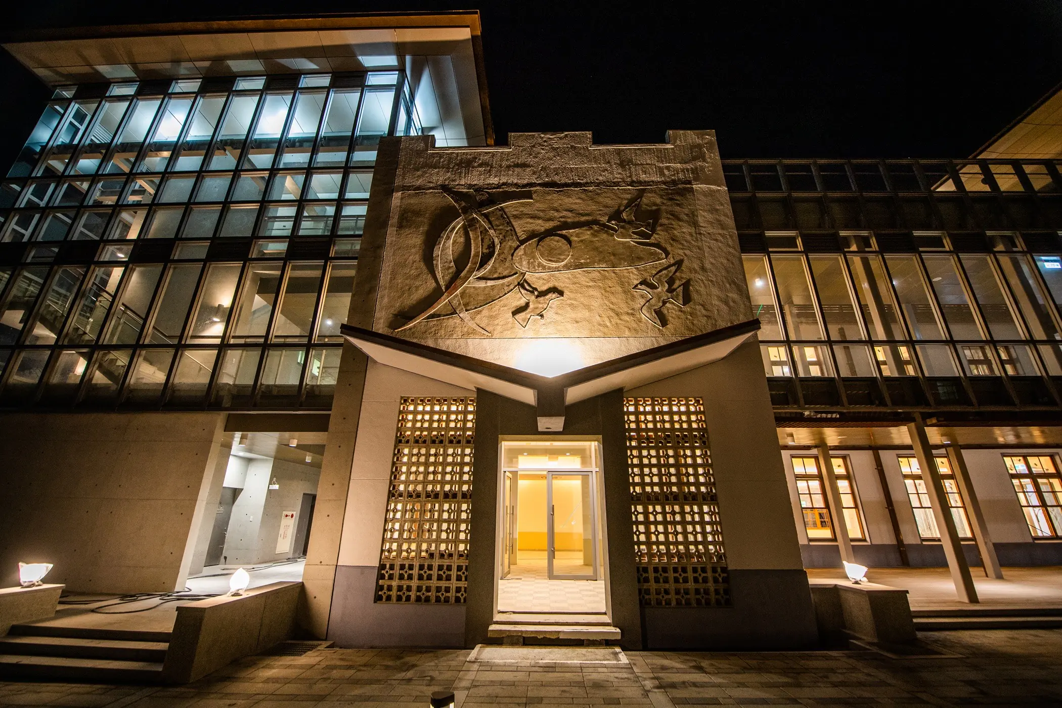 走過一甲子!舊嘉義市公所風華再現 除夕點燈亮相 走過一甲子!舊嘉義市公所風華再現 除夕點燈亮相