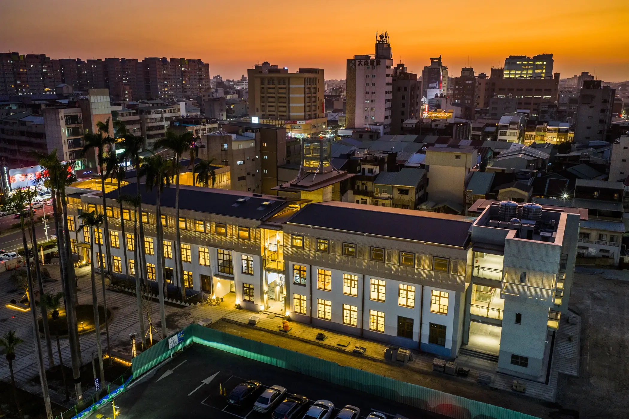 走過一甲子!舊嘉義市公所風華再現 除夕點燈亮相 走過一甲子!舊嘉義市公所風華再現 除夕點燈亮相