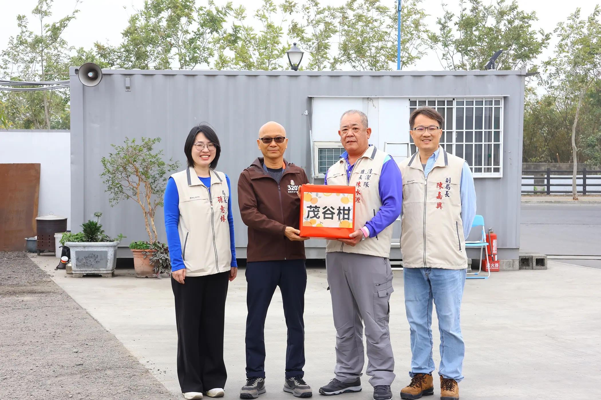 迎新年感謝清潔隊員　嘉義市副市長除夕送暖