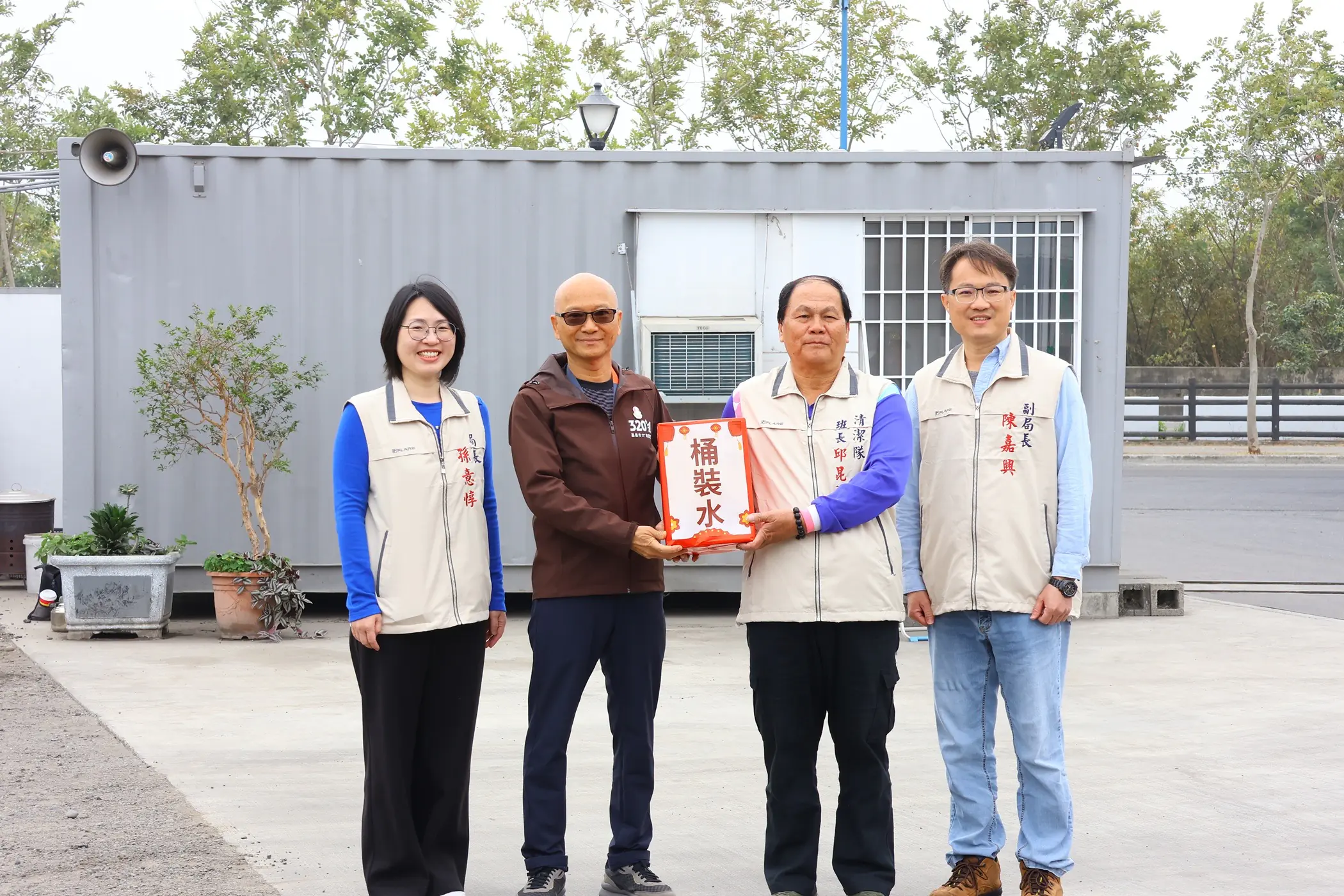 迎新年感謝清潔隊員 嘉義市副市長除夕送暖 迎新年感謝清潔隊員 嘉義市副市長除夕送暖