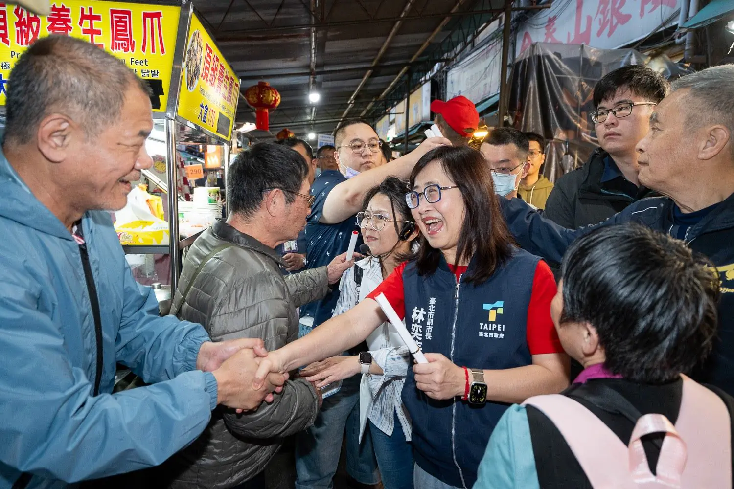 走訪16處不打烊夜市 林奕華品嚐在地美食邀國內外旅客臺北過好年 走訪16處不打烊夜市 林奕華品嚐在地美食邀國內外旅客臺北過好年
