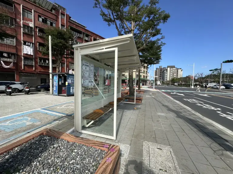 基隆公車處完成新建及汰換14處候車亭　新年迎新候車環境更用心
