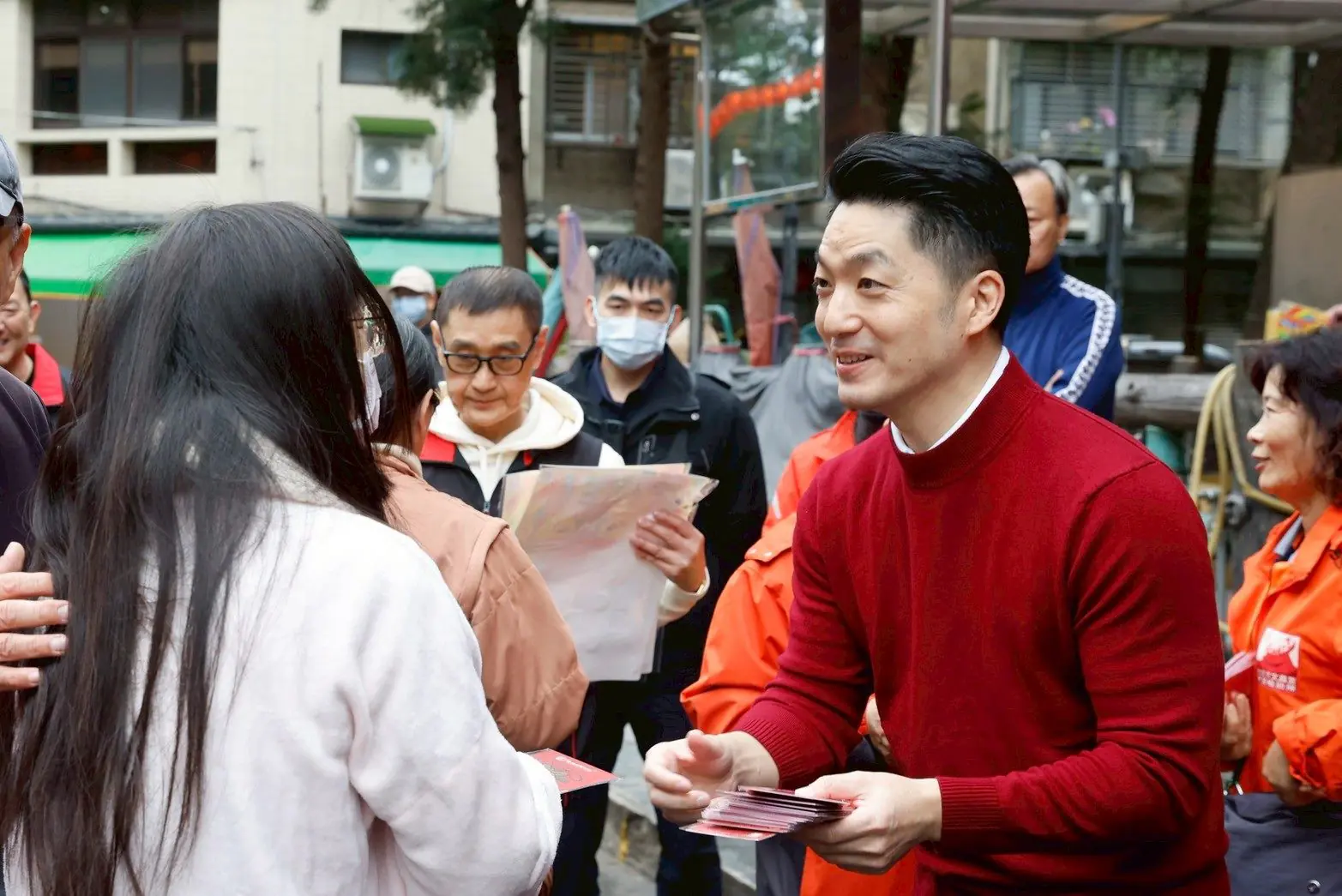 蔣萬安大年初一走春祈福 連訪11間廟宇祝「馬年行大運」 蔣萬安大年初一走春祈福 連訪11間廟宇祝「馬年行大運」