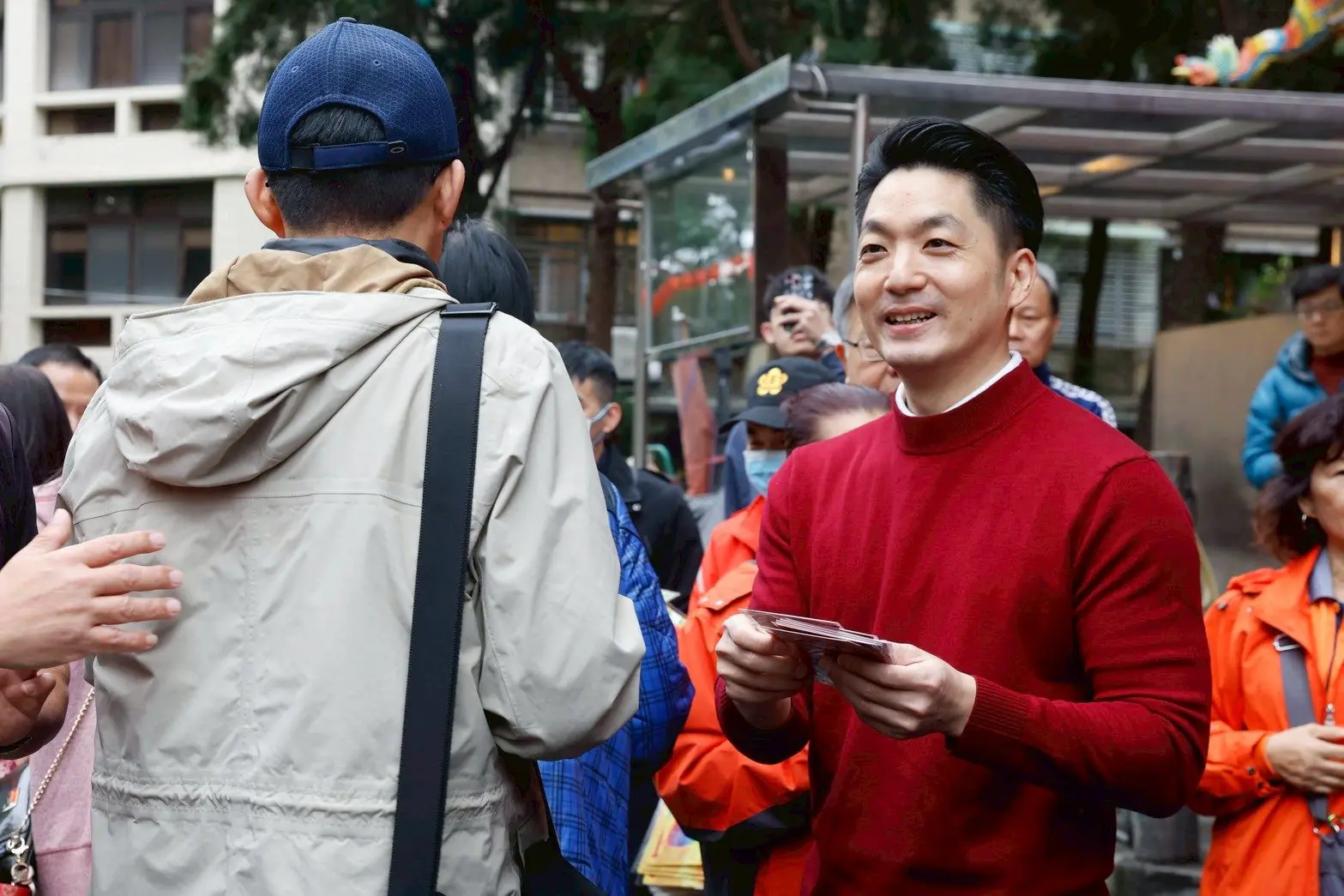 蔣萬安大年初一走春祈福 連訪11間廟宇祝「馬年行大運」 蔣萬安大年初一走春祈福 連訪11間廟宇祝「馬年行大運」