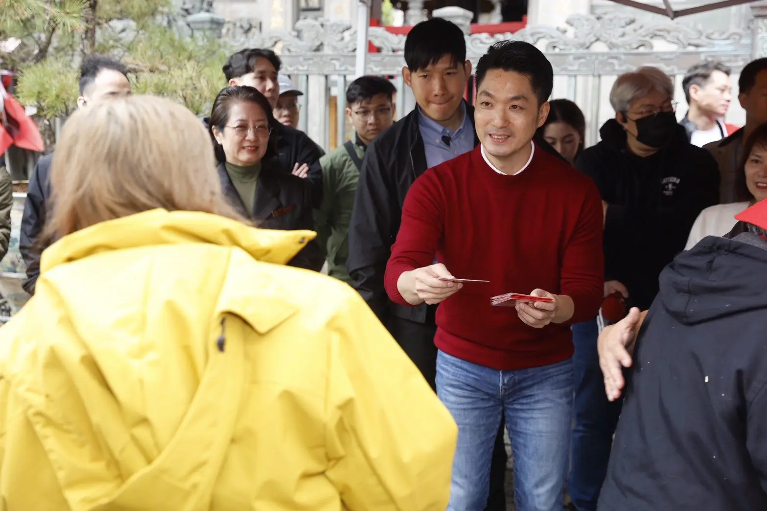 蔣萬安大年初一走春祈福 連訪11間廟宇祝「馬年行大運」 蔣萬安大年初一走春祈福 連訪11間廟宇祝「馬年行大運」