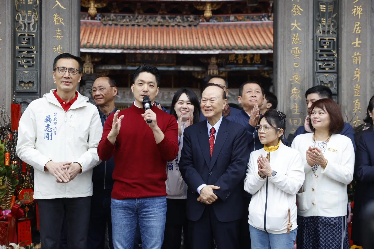 蔣萬安大年初一走春祈福 連訪11間廟宇祝「馬年行大運」 蔣萬安大年初一走春祈福 連訪11間廟宇祝「馬年行大運」