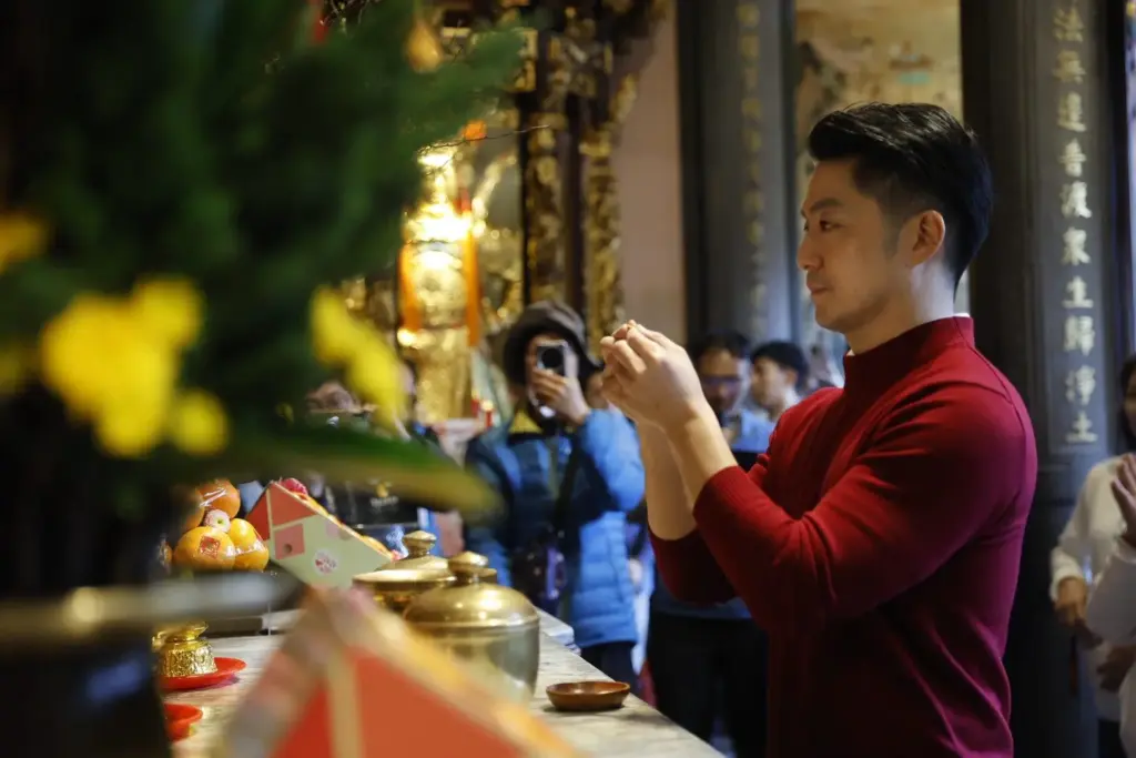 蔣萬安大年初一走春祈福 連訪11間廟宇祝「馬年行大運」 蔣萬安大年初一走春祈福 連訪11間廟宇祝「馬年行大運」