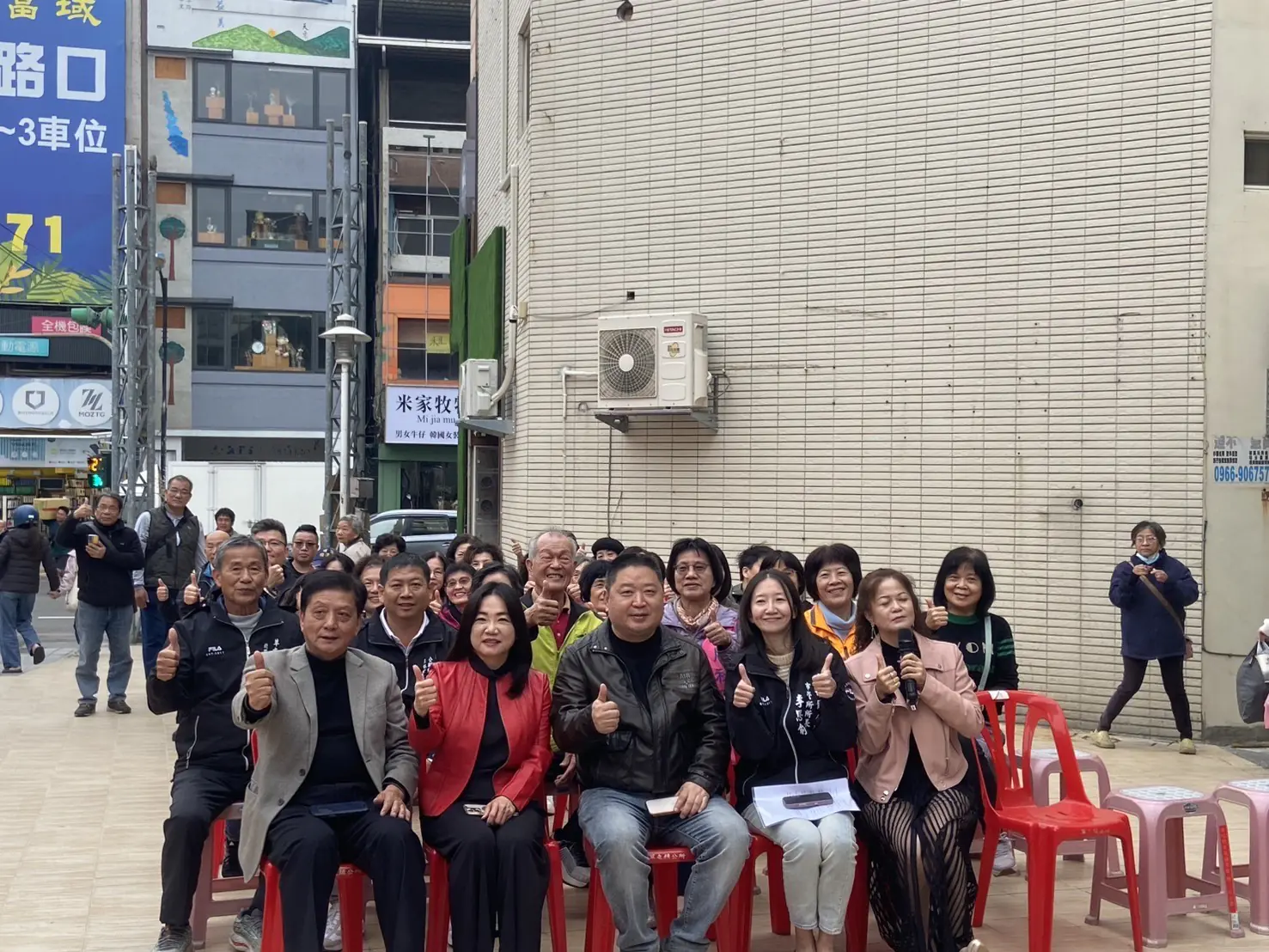 駿馬迎新春 草屯鎮115年農曆春節年貨街 熱鬧登場 駿馬迎新春 草屯鎮115年農曆春節年貨街 熱鬧登場