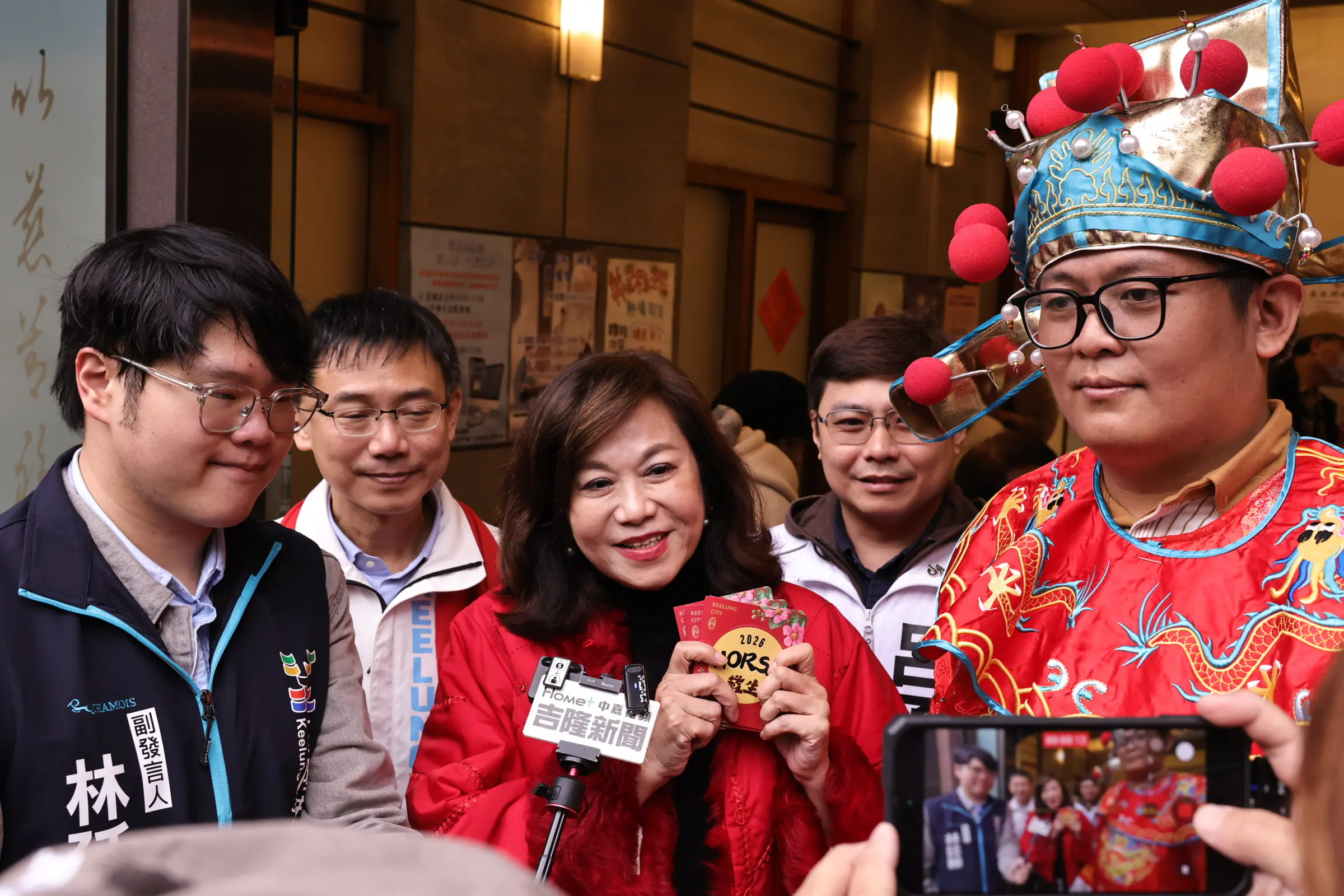 基市府團隊新春祈福 紅包送暖凝聚城市向心力 基市府團隊新春祈福 紅包送暖凝聚城市向心力