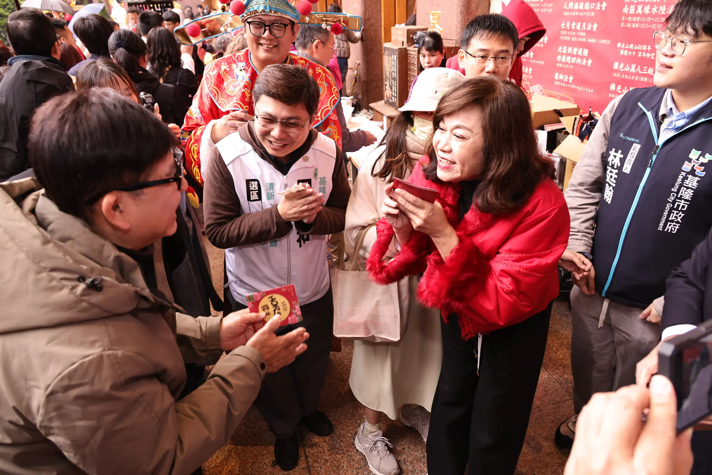 基市府團隊新春祈福　紅包送暖凝聚城市向心力