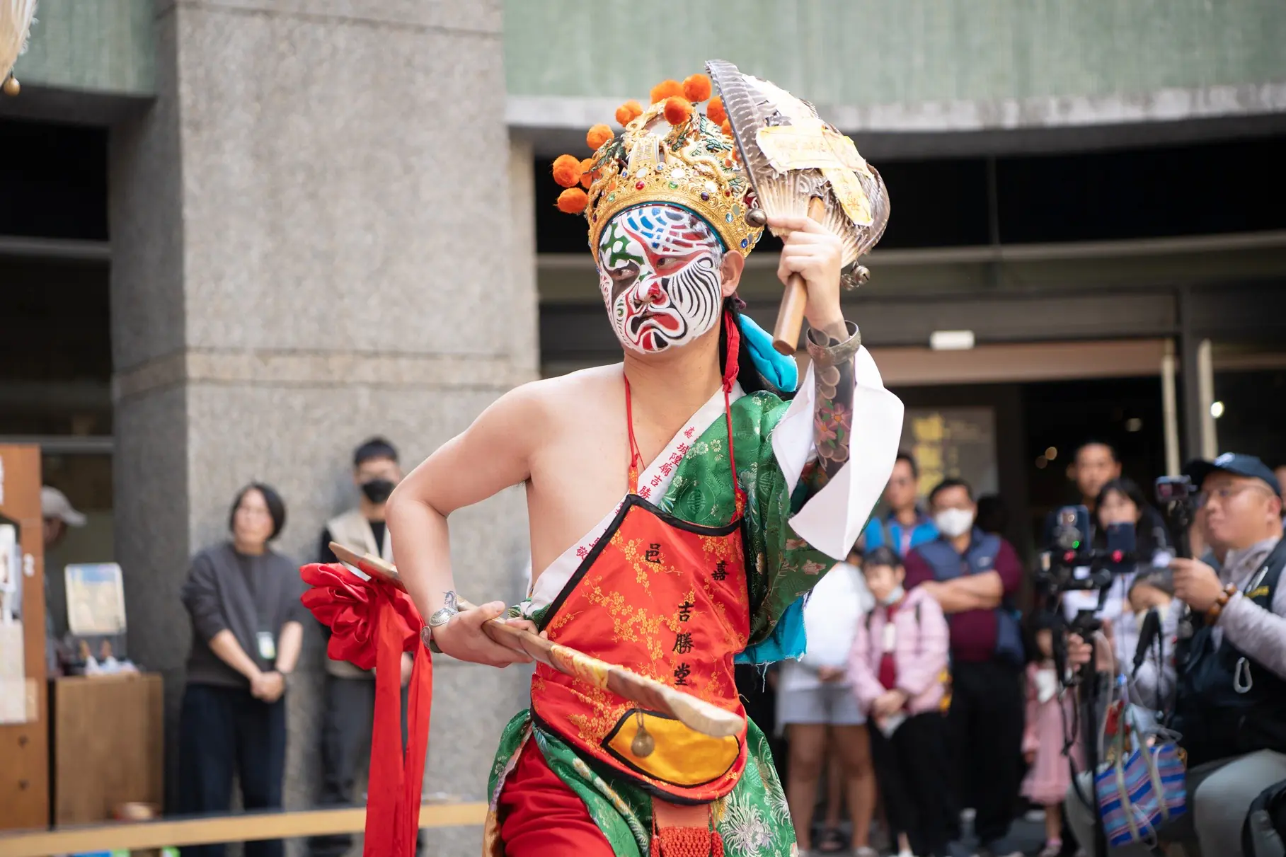 嘉博舘家將走陣、臉譜彩繪帶民眾沉浸信仰文化迎新春 嘉博舘家將走陣、臉譜彩繪帶民眾沉浸信仰文化迎新春