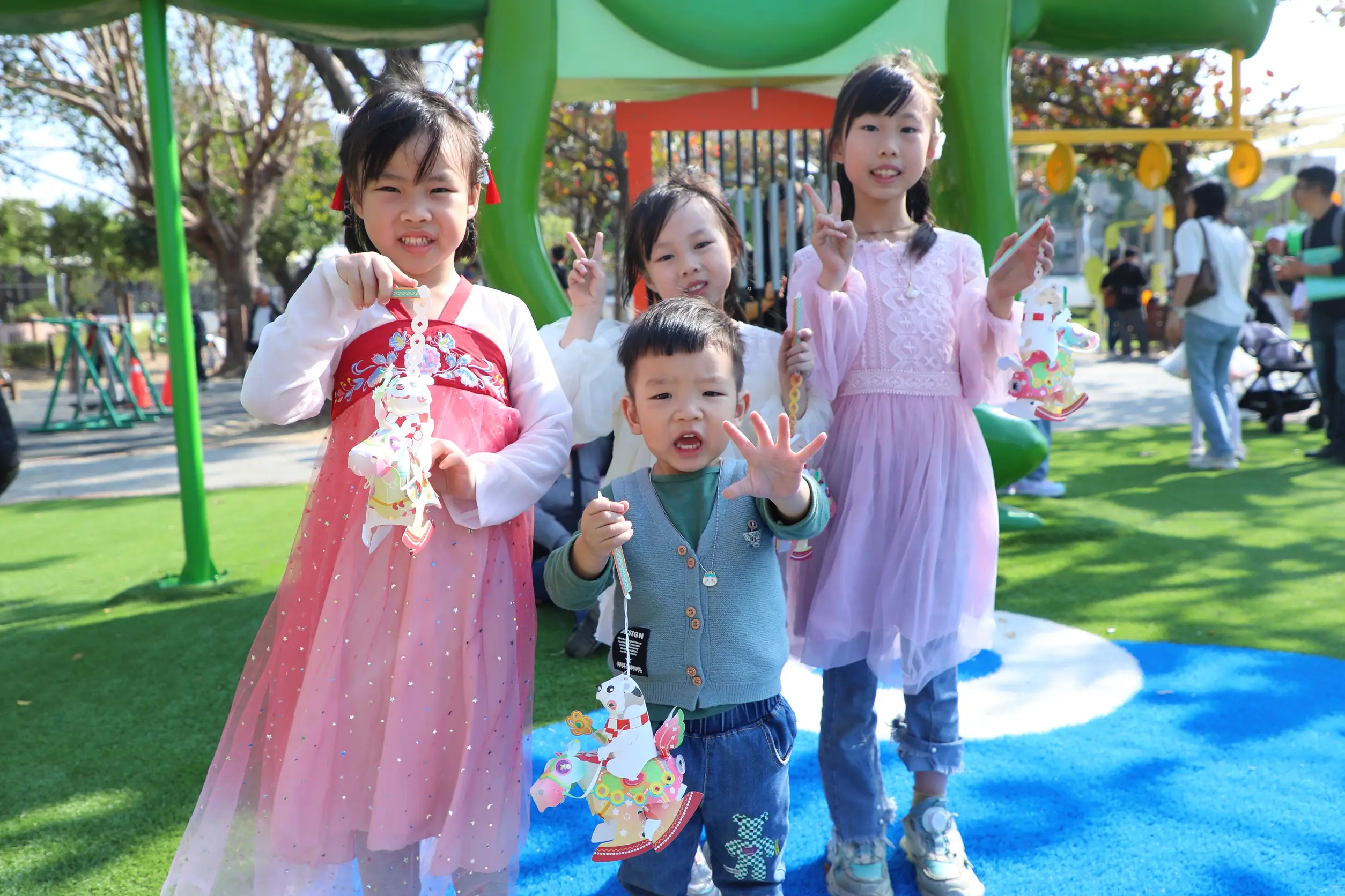 大師操刀！嘉義市馬年小提燈「馬上熊賀」亮相　2/24起文化公園限量發放