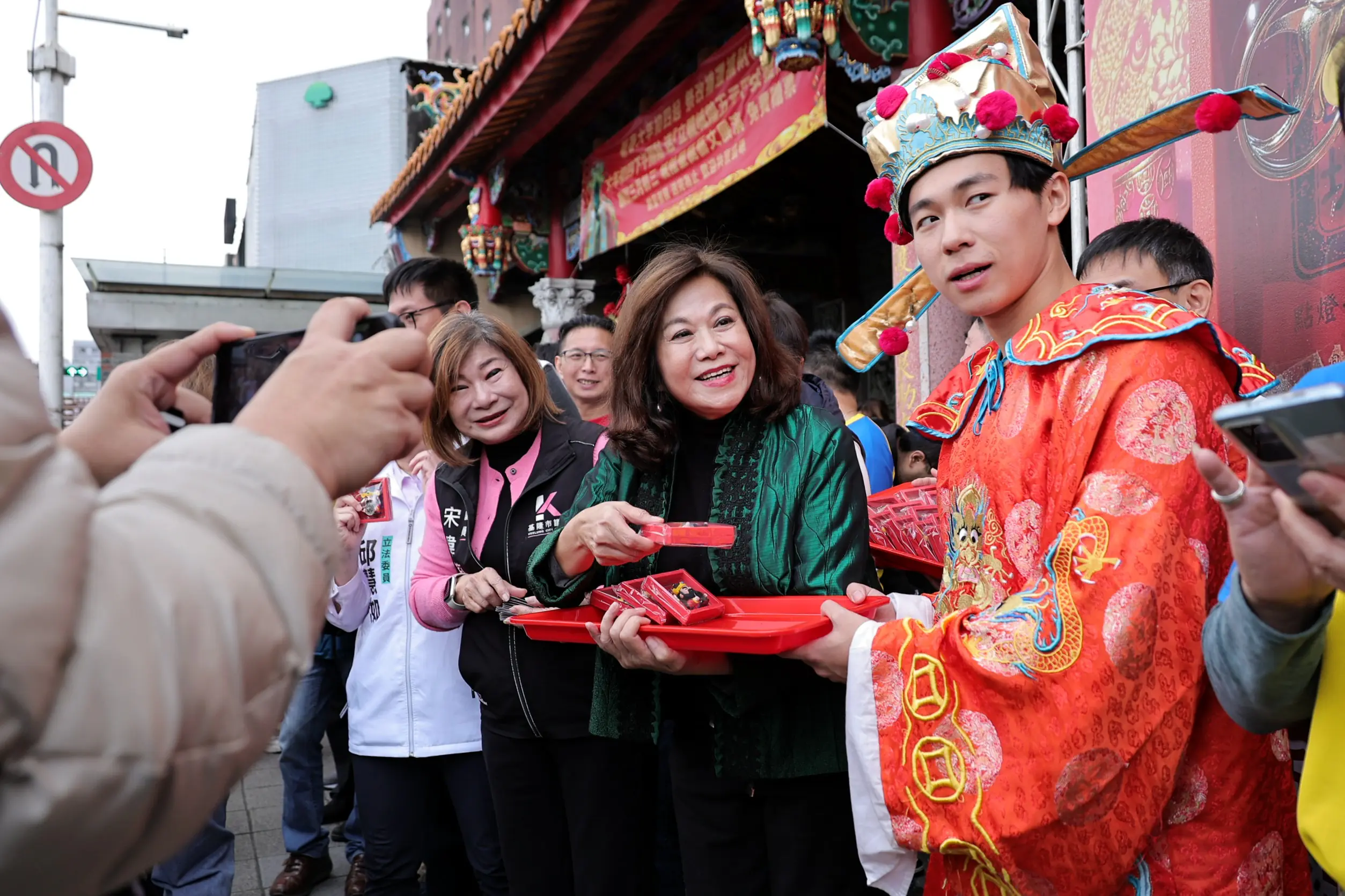 初四迎神!基隆城隍廟六千份發財金秒殺 初四迎神!基隆城隍廟六千份發財金秒殺