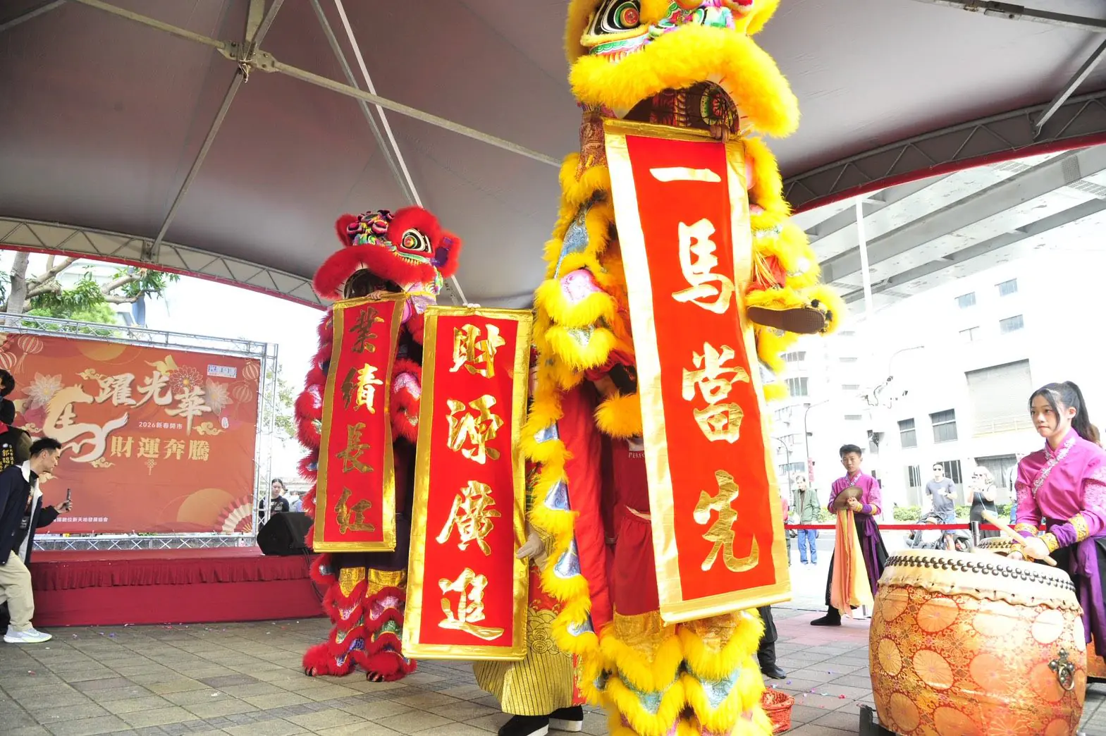 光華數位新天地初五開工 鼓陣舞獅喜迎馬年 光華數位新天地初五開工 鼓陣舞獅喜迎馬年