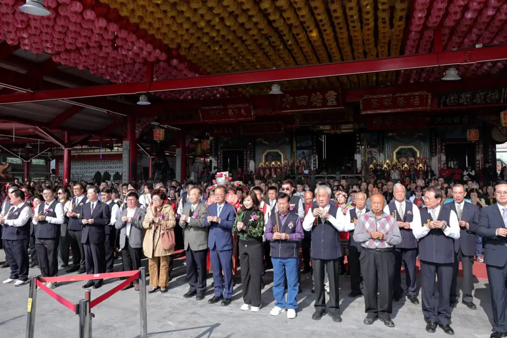 天顯宮祝壽場面熱烈!邱佩琳發紅包 海軍上將林鎮夷等要角共襄盛舉 天顯宮祝壽場面熱烈!邱佩琳發紅包 海軍上將林鎮夷等要角共襄盛舉
