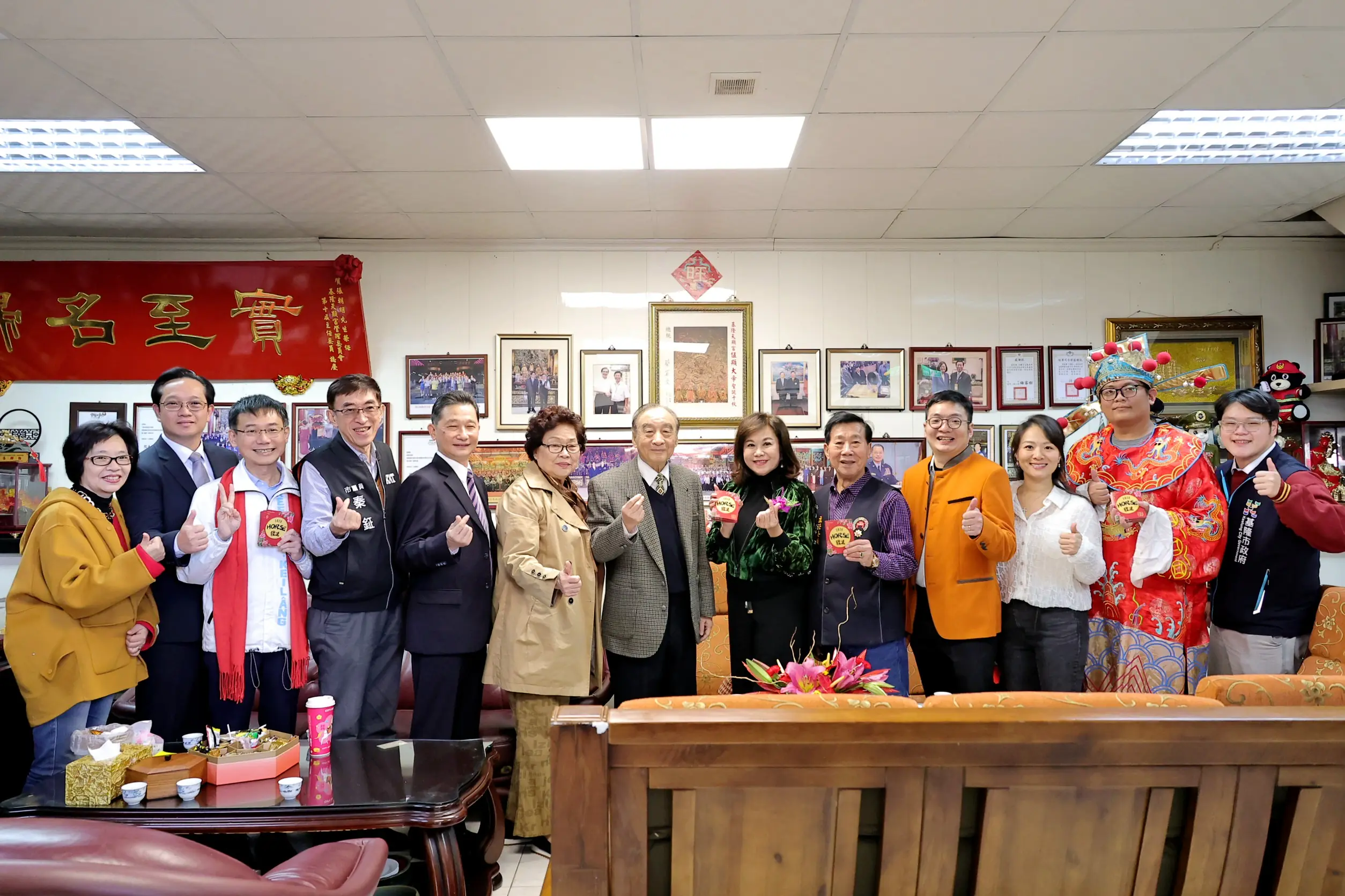 天顯宮祝壽場面熱烈!邱佩琳發紅包 海軍上將林鎮夷等要角共襄盛舉 天顯宮祝壽場面熱烈!邱佩琳發紅包 海軍上將林鎮夷等要角共襄盛舉