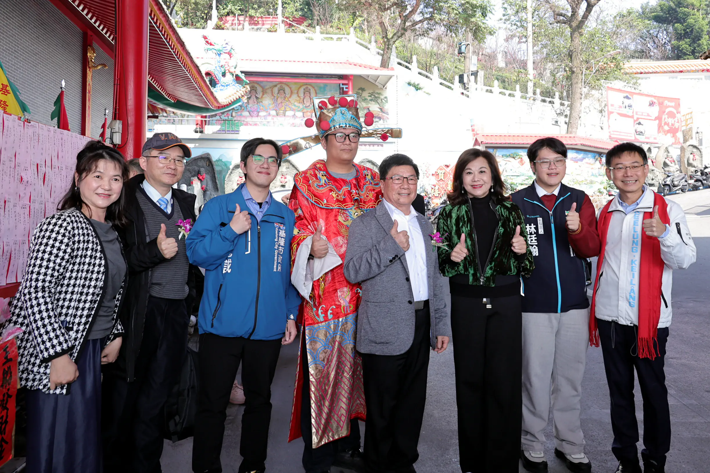 天顯宮祝壽場面熱烈!邱佩琳發紅包 海軍上將林鎮夷等要角共襄盛舉 天顯宮祝壽場面熱烈!邱佩琳發紅包 海軍上將林鎮夷等要角共襄盛舉