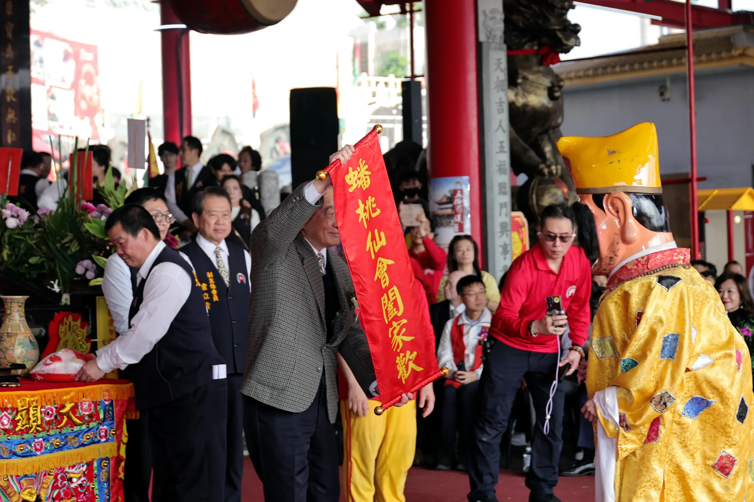 天顯宮祝壽場面熱烈!邱佩琳發紅包 海軍上將林鎮夷等要角共襄盛舉 天顯宮祝壽場面熱烈!邱佩琳發紅包 海軍上將林鎮夷等要角共襄盛舉