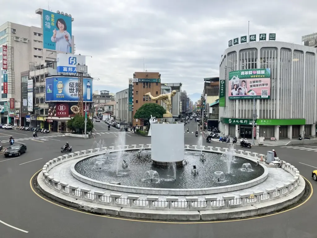 嘉義市地標《KANO》投手雕像26日暫拆除 原創團隊接手展開修復 嘉義市地標《KANO》投手雕像26日暫拆除 原創團隊接手展開修復