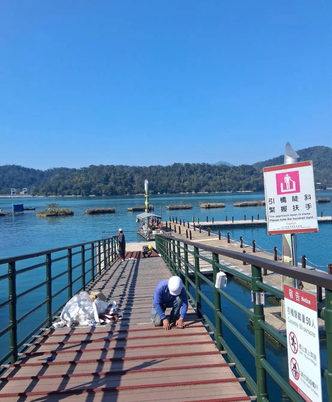 日月潭水位持續下降 日管處啟動首波碼頭應變措施：引橋防滑設施、保全引導確保安全