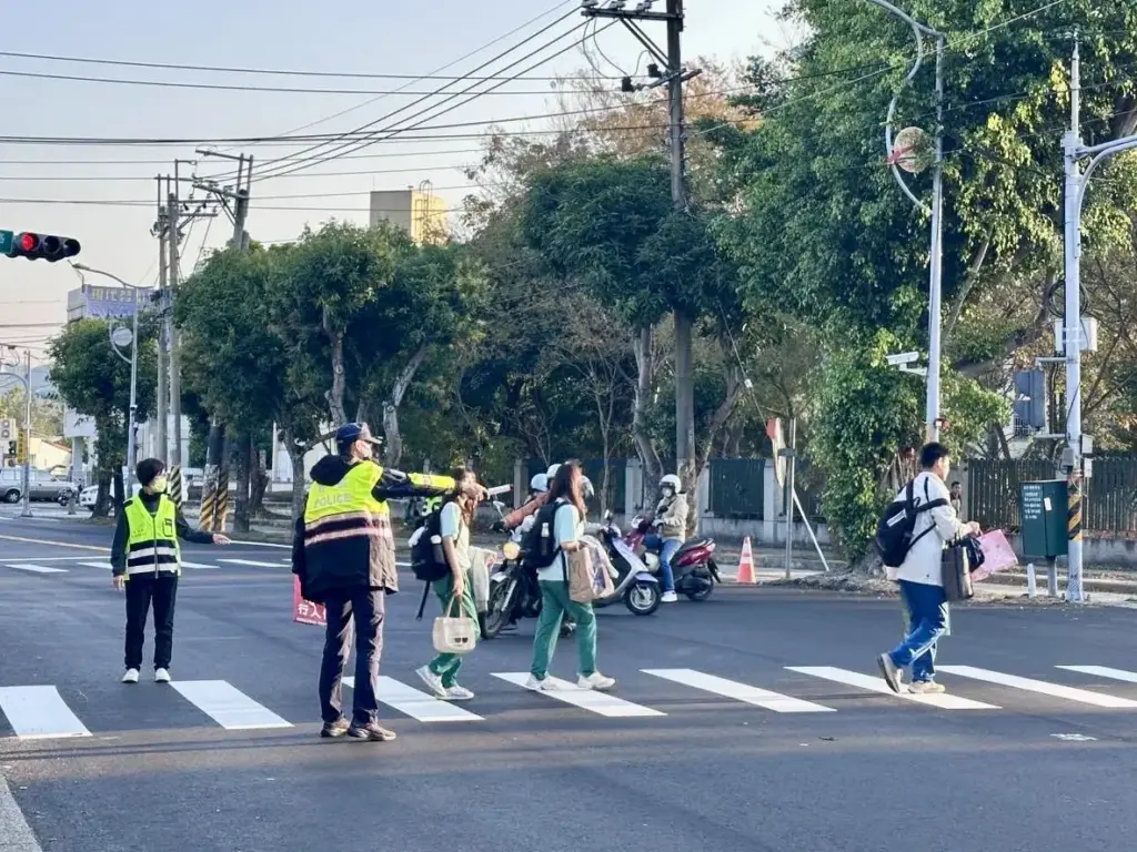 開學了！南投警啟動護童專案　伴學童安心啟航