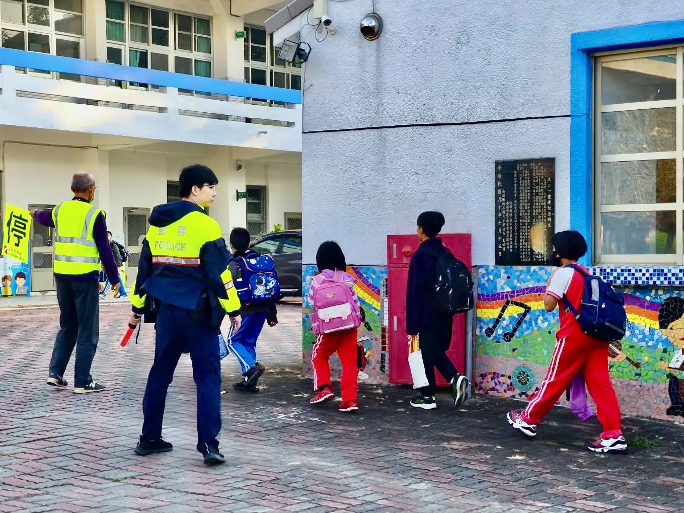 開學了！南投警啟動護童專案　伴學童安心啟航