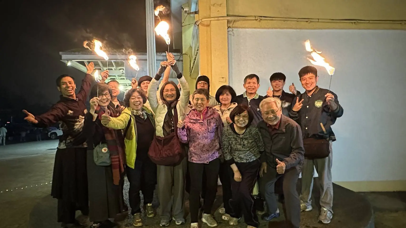 烈焰星空　清境奔羊節火舞震撼收尾　舞者驚喜為壽星燒掉壓力