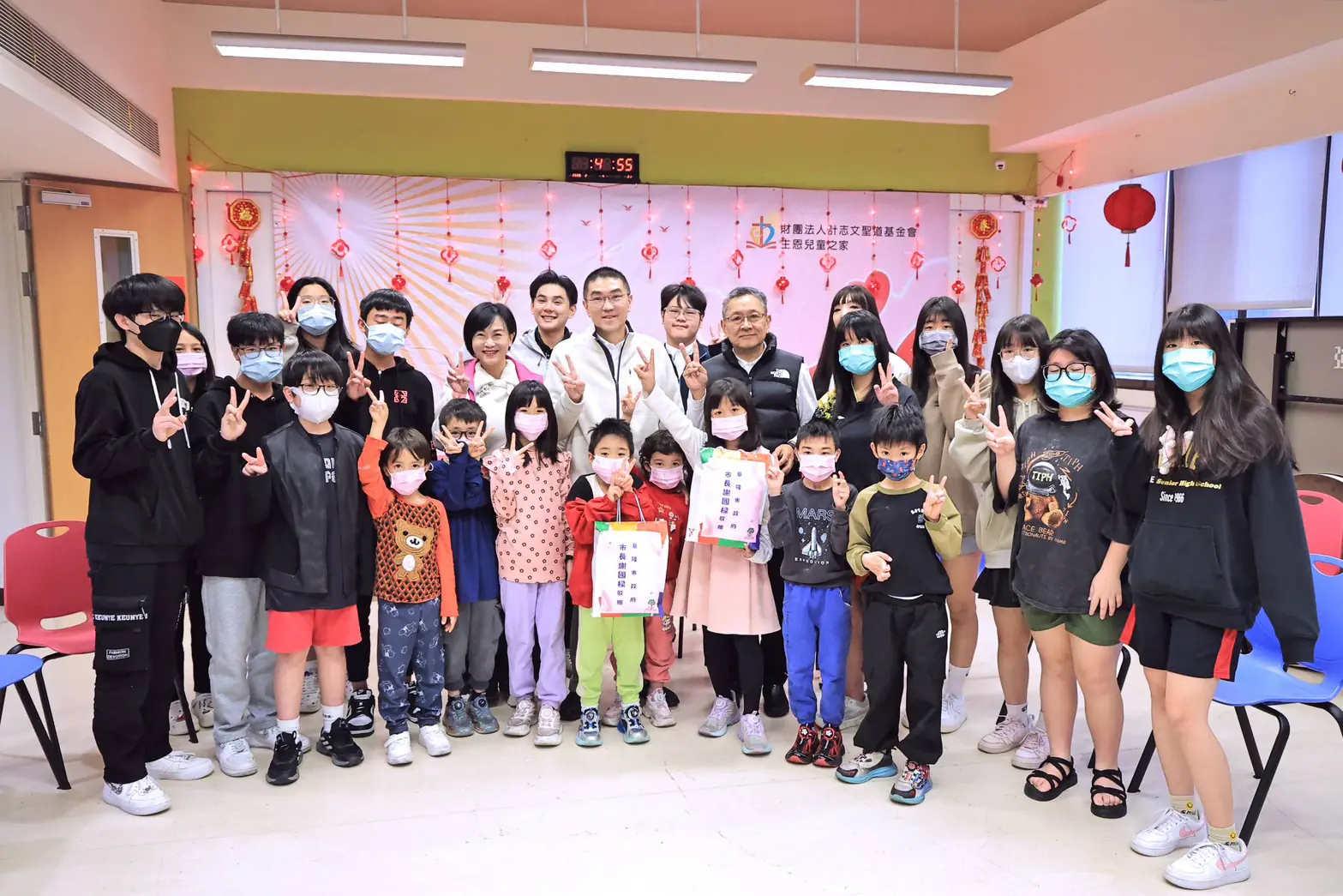 謝國樑春節探視兒少安置機構 新春不打烊守護孩子成長路 謝國樑春節探視兒少安置機構 新春不打烊守護孩子成長路