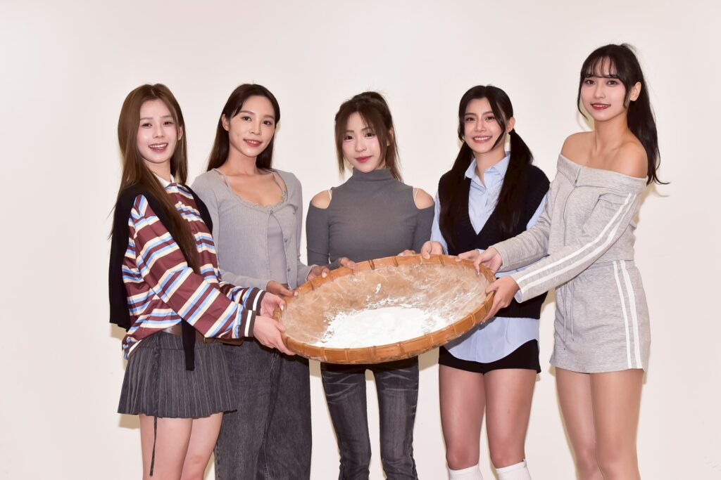 啦啦隊女孩滾元宵初體驗!各務礼美奈、謝予容(容容)、貝拉、十一、棠棠 6 S 238575976