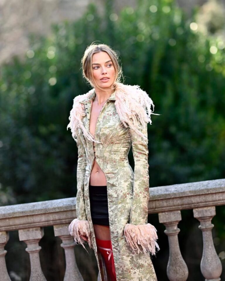 古董高訂跨越時空：Margot Robbie 驚艷倫敦《咆哮山莊》宣傳活動