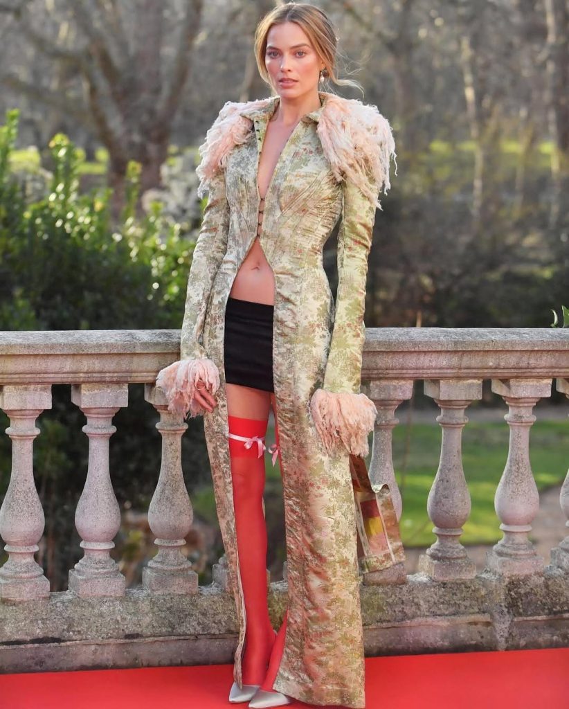 古董高訂跨越時空:Margot Robbie 驚艷倫敦《咆哮山莊》宣傳活動 古董高訂跨越時空:Margot Robbie 驚艷倫敦《咆哮山莊》宣傳活動