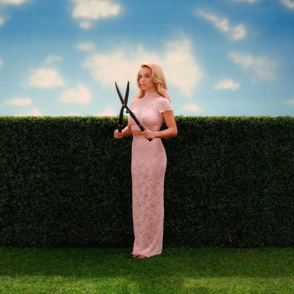 戲裡驚悚戲外浪漫:Sydney Sweeney 內衣品牌 SYRN 釋出「Romantic」新章 戲裡驚悚戲外浪漫:Sydney Sweeney 內衣品牌 SYRN 釋出「Romantic」新章