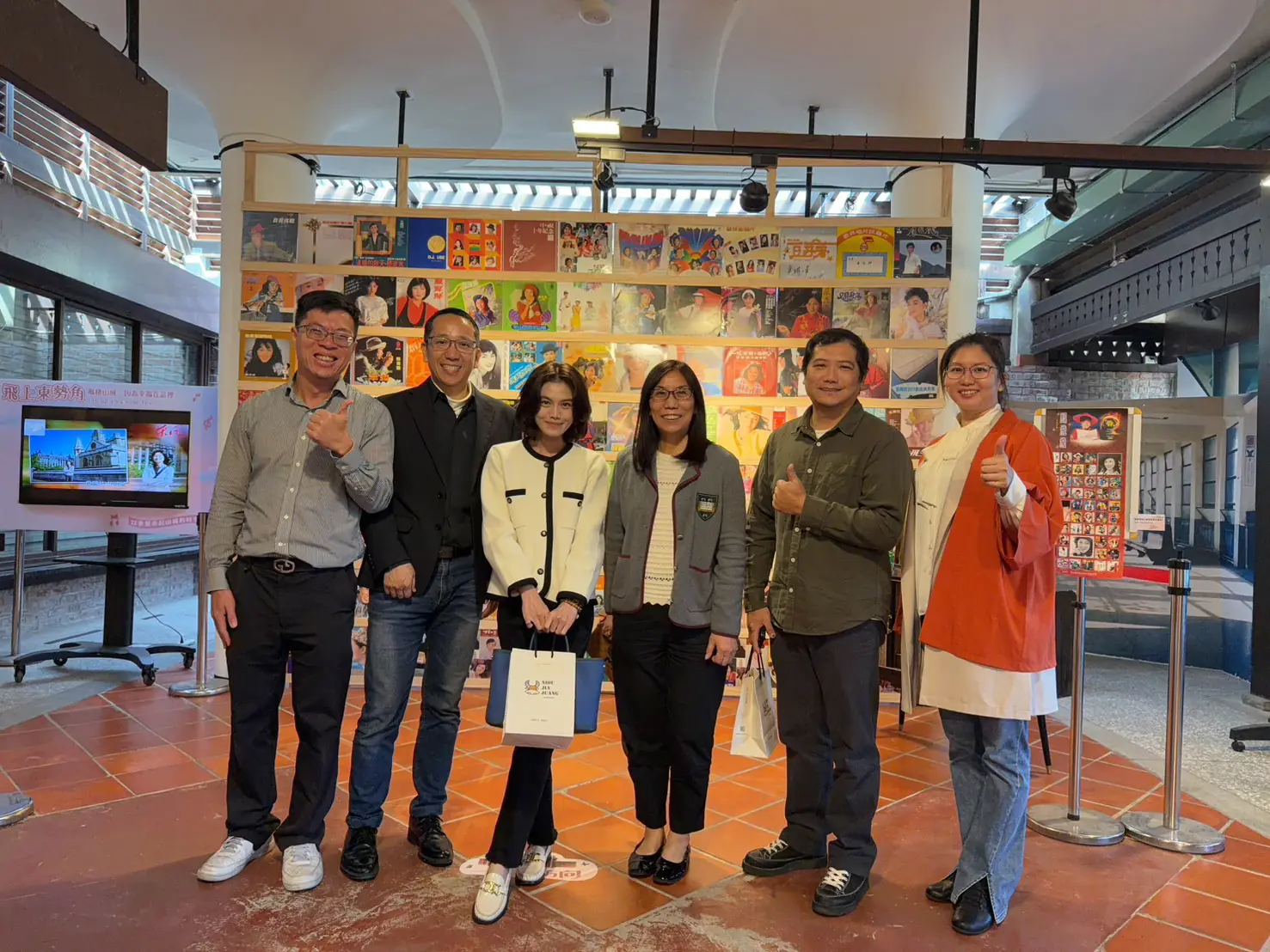 鳳飛飛歌聲來做客 飛上東勢角~鳳棲山城迎新歲活動 鳳飛飛歌聲來做客 飛上東勢角~鳳棲山城迎新歲活動