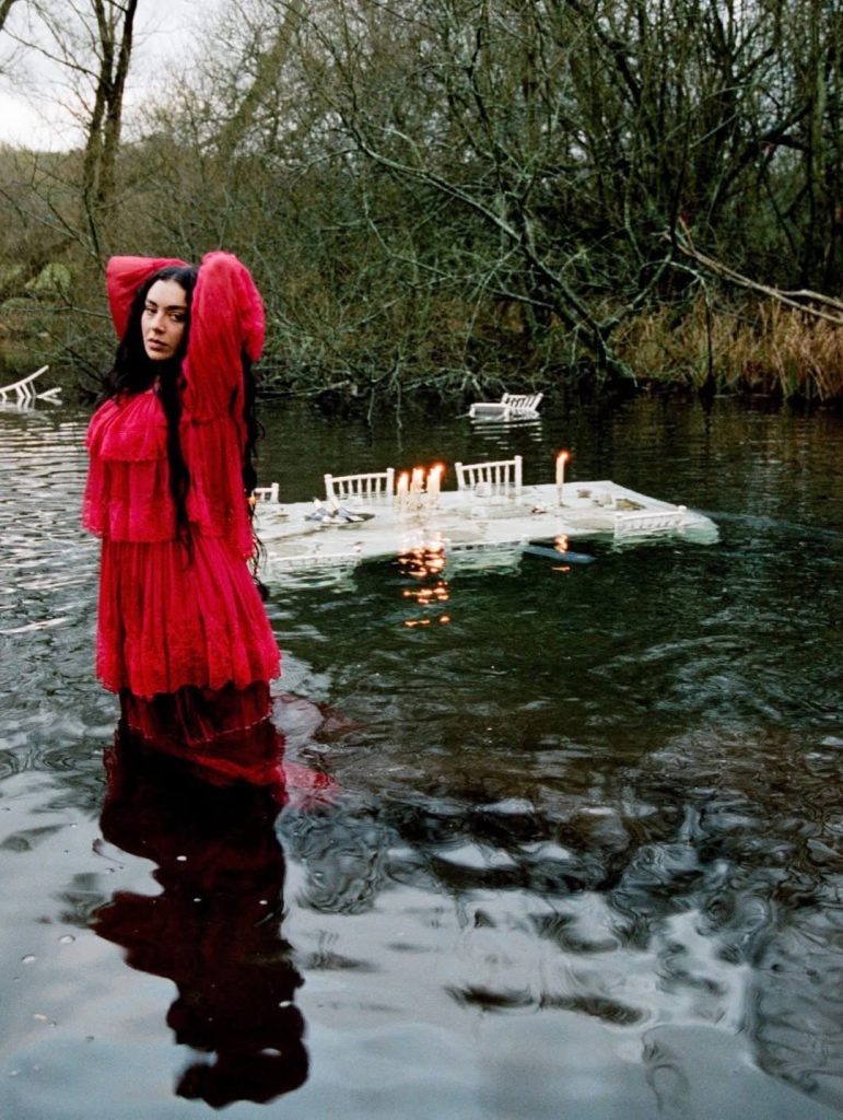 優雅與殘酷的交響:Charli xcx 為新版《咆哮山莊》打造黑暗浪漫原聲帶 優雅與殘酷的交響:Charli xcx 為新版《咆哮山莊》打造黑暗浪漫原聲帶