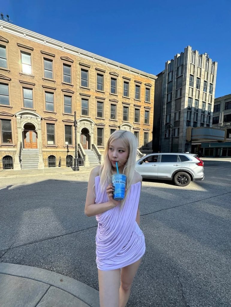 從澳洲野玫瑰到全球樂壇天后:ROSÉ 的璀璨音樂路 從澳洲野玫瑰到全球樂壇天后:ROSÉ 的璀璨音樂路