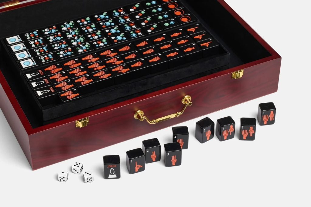 《媽的多重宇宙》橫掃影壇後再推驚喜!A24 限量「眼球」黑金麻將組奢華登場 《媽的多重宇宙》橫掃影壇後再推驚喜!A24 限量「眼球」黑金麻將組奢華登場