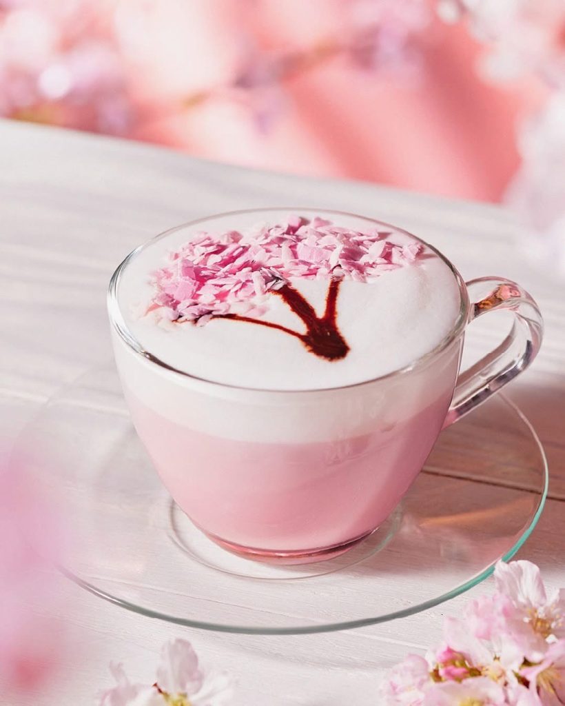 日本星巴克櫻花季登場:粉嫩拿鐵與白桃蘇打譜寫春之序曲 日本星巴克櫻花季登場:粉嫩拿鐵與白桃蘇打譜寫春之序曲